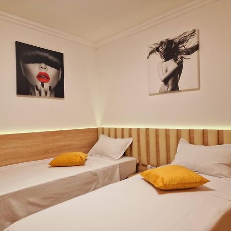 Airport Easy Link Apartment Яш Екстериор снимка