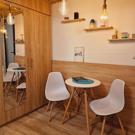 Airport Easy Link Apartment Яш Екстериор снимка
