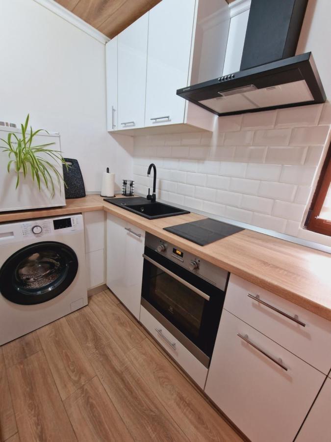 Airport Easy Link Apartment Яш Екстериор снимка