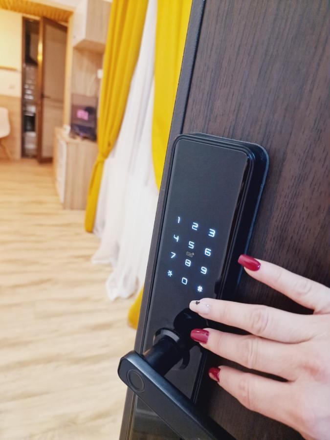 Airport Easy Link Apartment Яш Екстериор снимка
